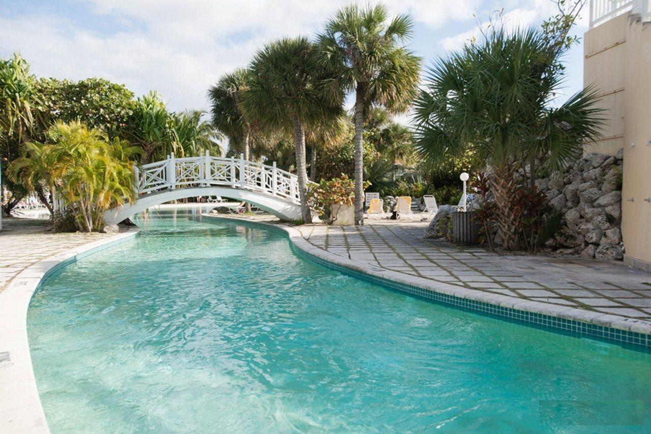 Flamingo Bay Hotel & Marina Freeport Exterior photo